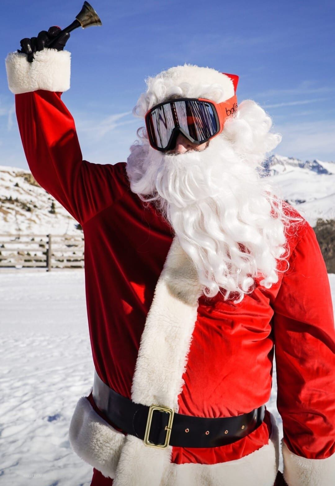 Papá Noël, en su llegada a la estación de Aramón Cerler