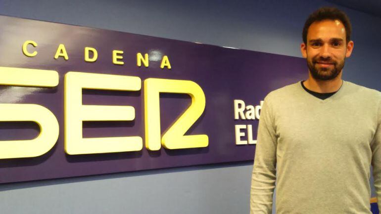 El capitán del Elche C.F. Lolo Ortiz en Radio Elche Cadena SER