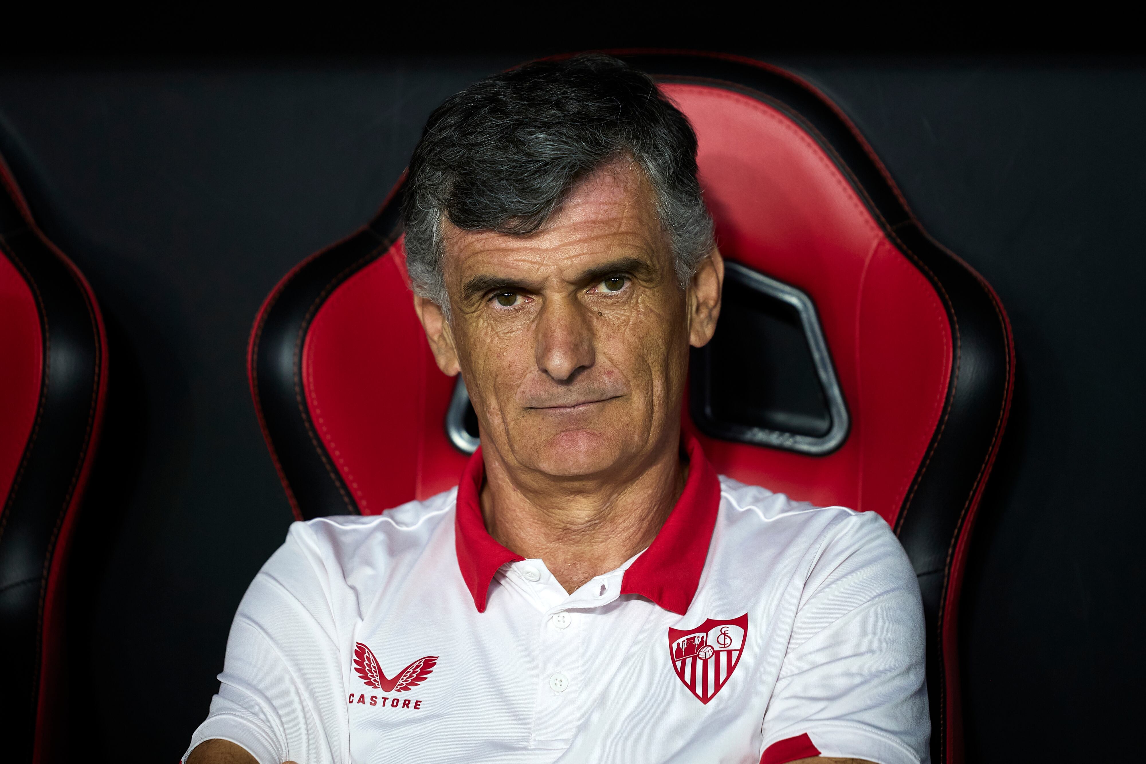 José Luis Mendilibar en su último encuentro como técnico del Sevilla en LaLiga EA Sports contra el Rayo Vallecano en el Estadio Ramón Sánchez Pizjuán. (Photo by Jesus Ruiz/Quality Sport Images/Getty Images)