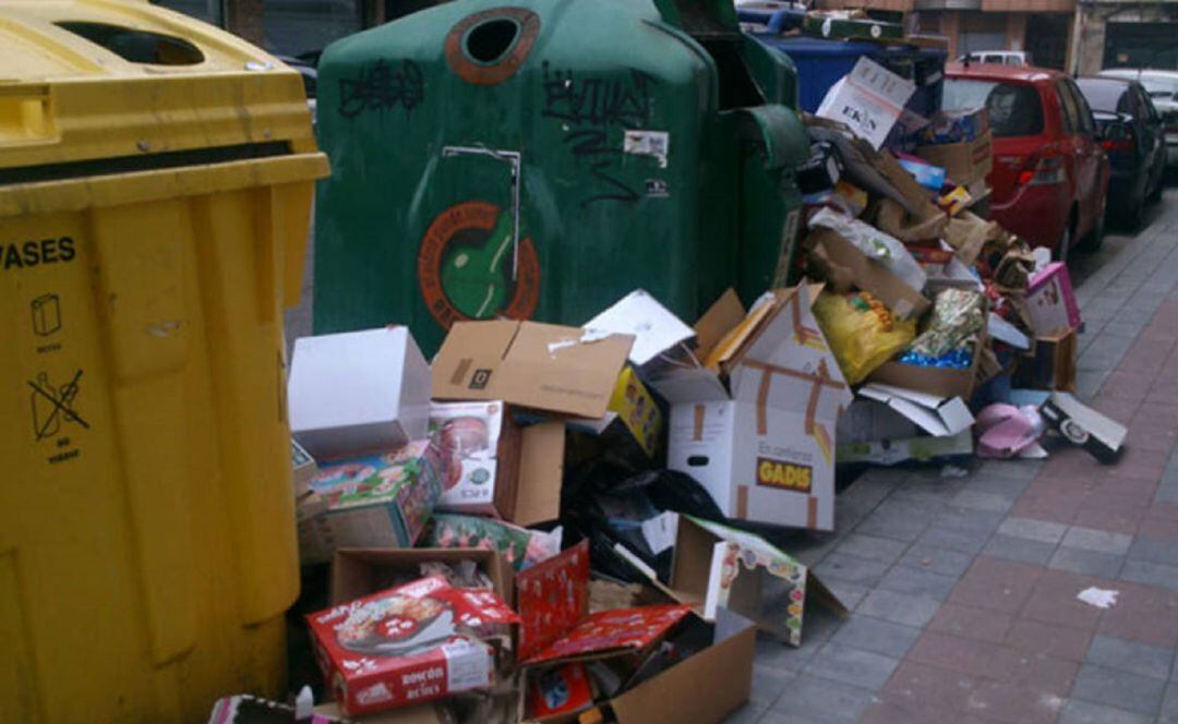 Sigue la polémica por las deficiencias en el servicio de recogida de cartón en Palencia