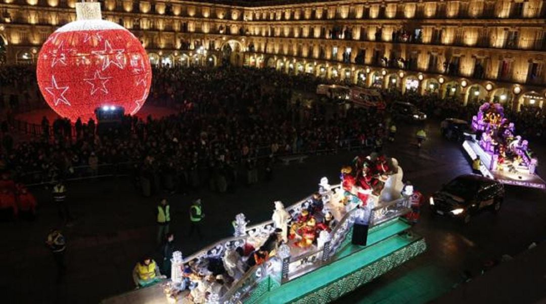 Cabalgata de Reyes en la Plaza Mayor de Salamanca.