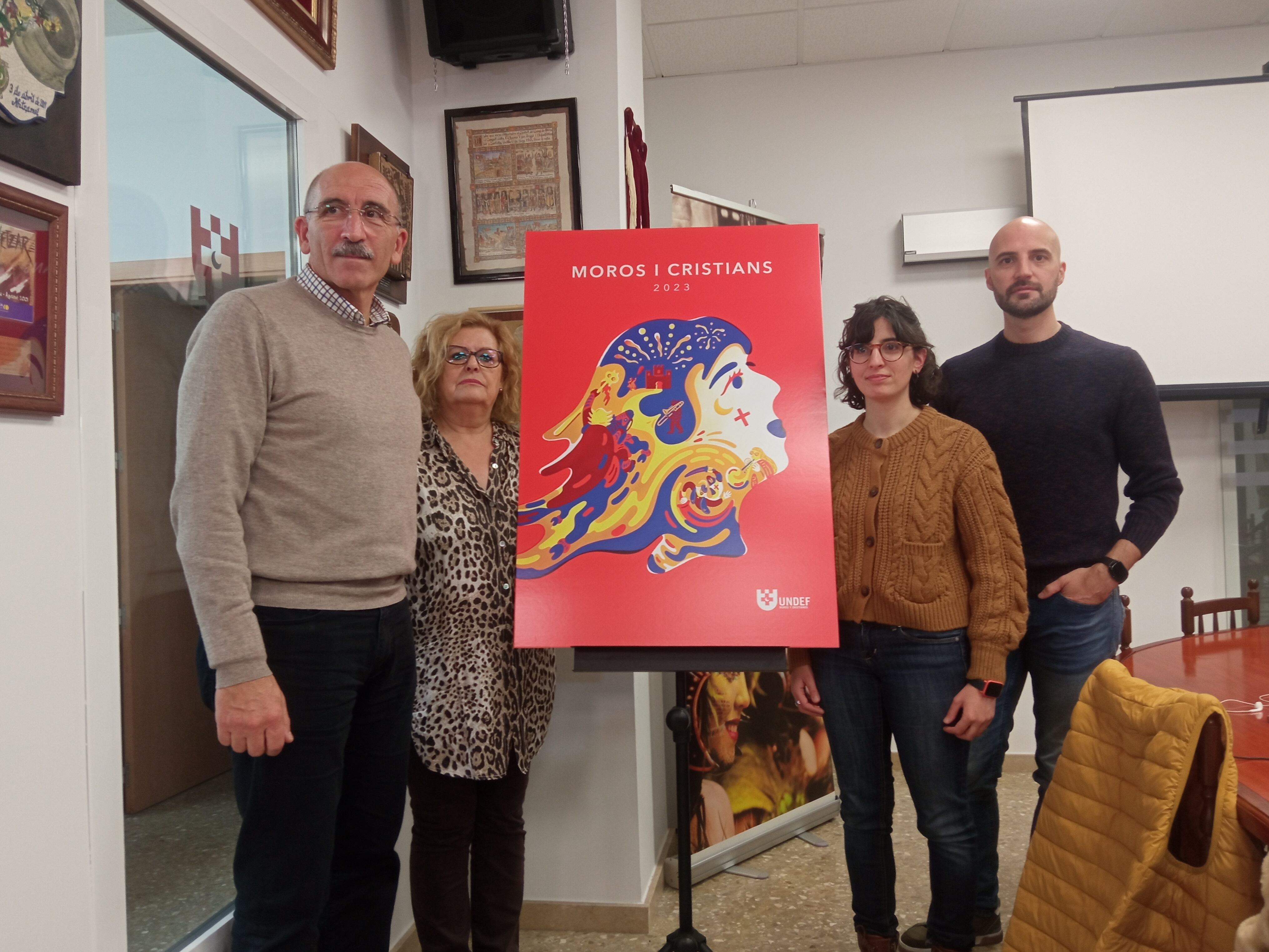La sede de la UNDEF, en Cocentaina, ha acogido la presentación de la portada de la guía festera de 2023 realizada por Tania Vicedo.