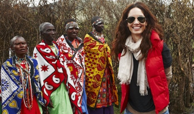 La modelo Eugenia Silva con los Maasai