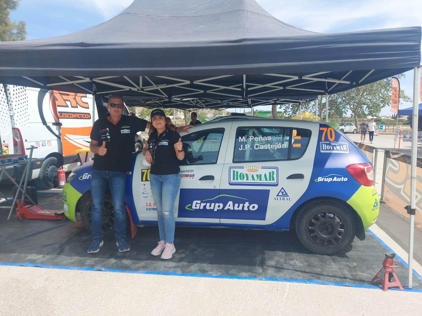 Maria Isabel Peñas y José Pérez Castejón piloto y copiloto de Lorca que participan en el Rallye Tierras Altas de Lorca.