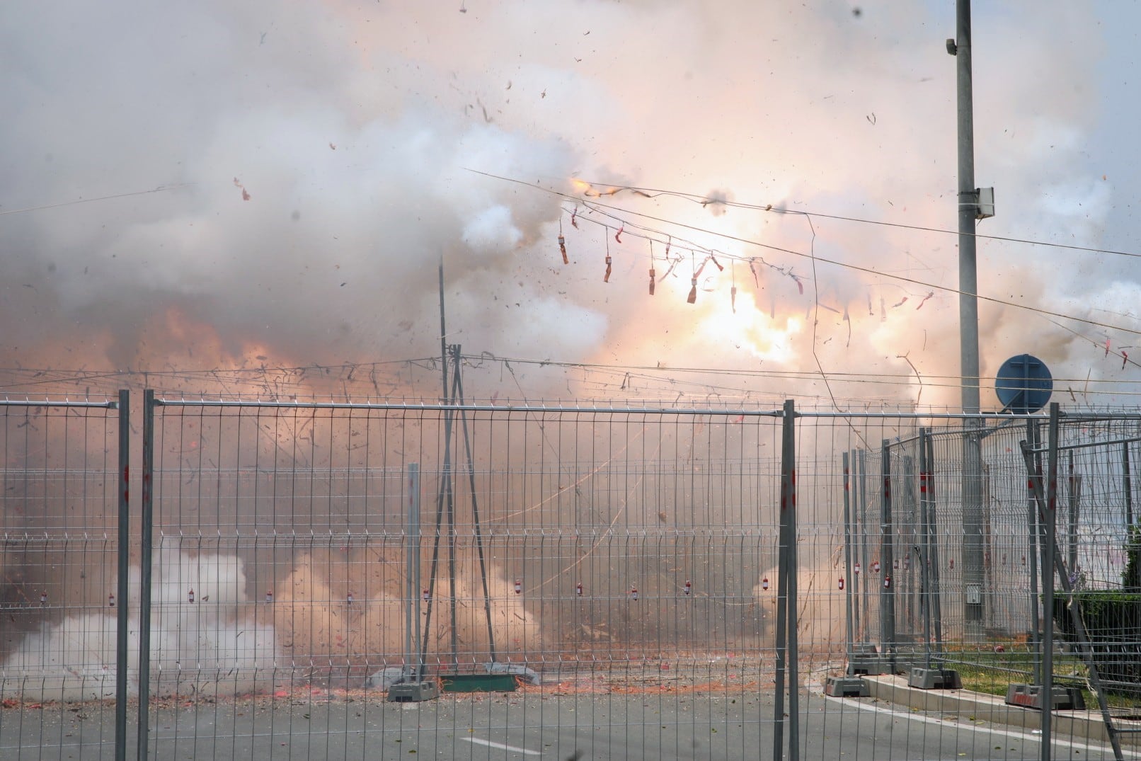 Mascletà de la Pirotecnia Zarzoso en el Concurso de lass fiestas de Hogueras de Alicante