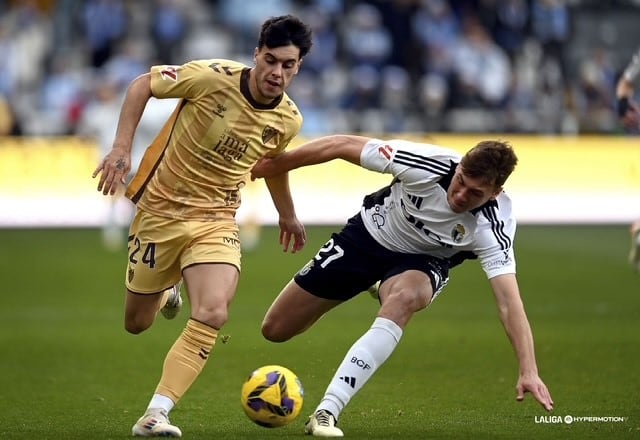 El jugador del Málaga Julen Lobete, en el partido contra el Burgos