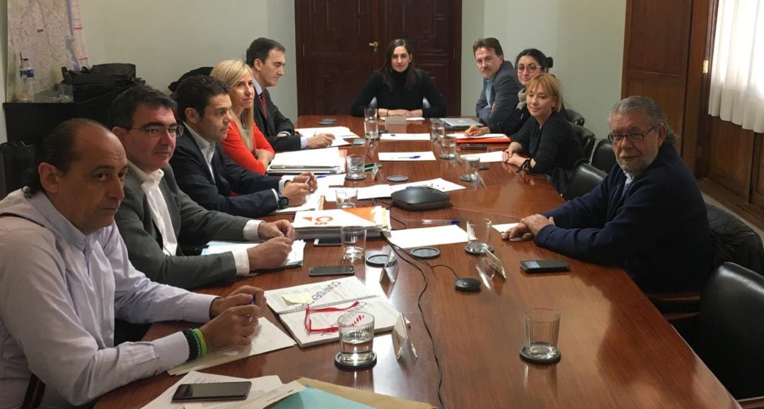 Imagen de la reunión este martes de la comisión de trabajo de la Empresa Municipal de Transportes (EMT) de València que investiga el fraude de cuatro millones de euros en este entidad.