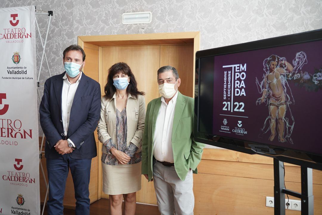 El alcalde de Valladolid, Óscar Puente, La concejala de Cultura y Turismo, Ana Redondo, y el director artístico del Teatro Calderón, José María Viteri, presentan la nueva programación