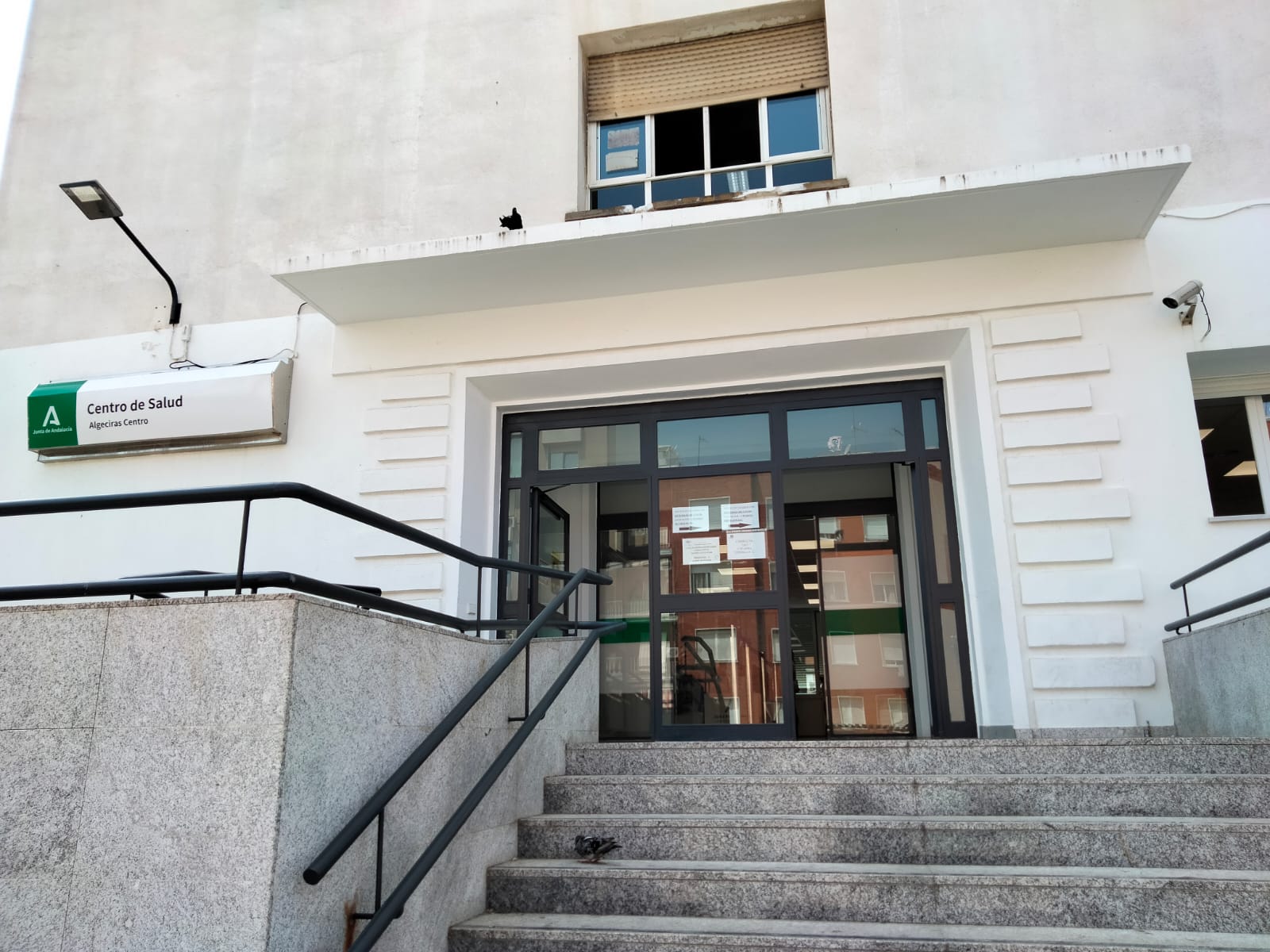 Acceso principal al Centro de Salud 'Algeciras Centro'