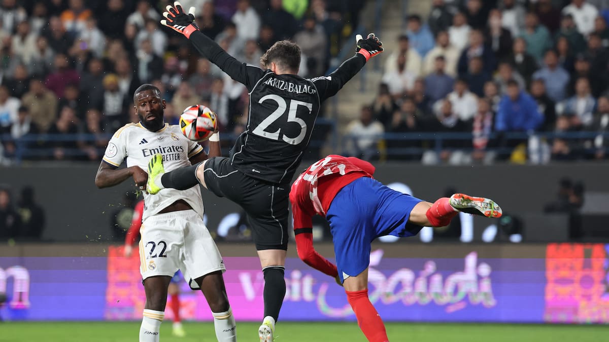 "Es el único problema que perturba la tranquilidad de Ancelotti": el debate de la portería sigue abierto en el Real Madrid