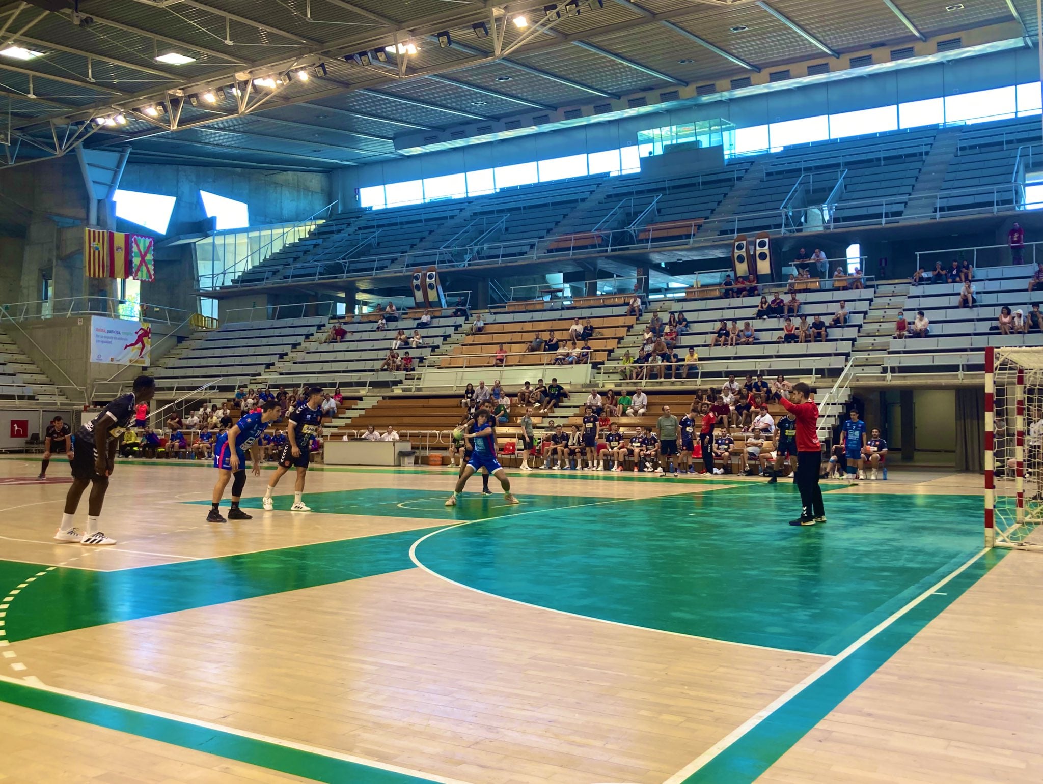 Partido de Balonmano en el Palacio de los deportes de Huesca