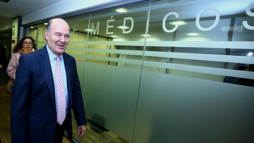 El presidente del Consejo de Colegios de Médicos de Castilla y León, José Luis Díaz Villarig