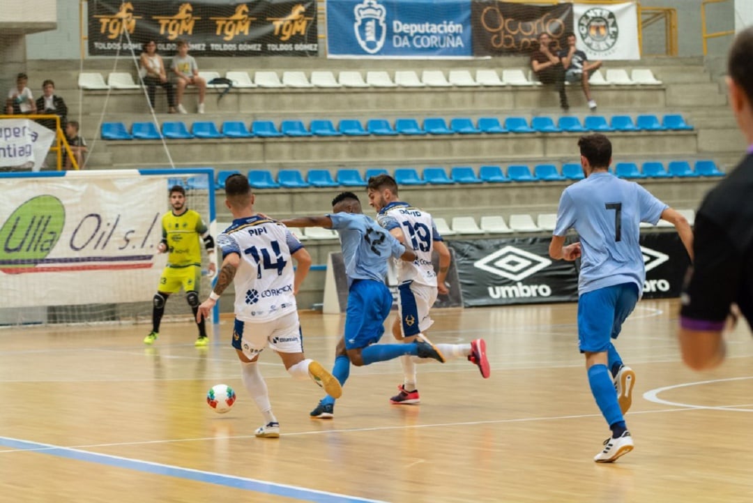 Imagen del primer partido jugado por el Santiago FS ante el Bisontes de Castellón