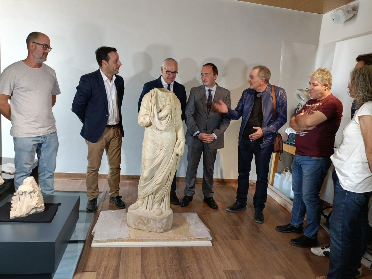 Presentación de la escultura de mármol en Cástulo.