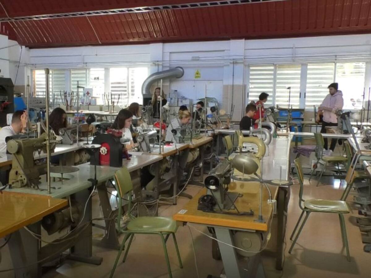 El Consell aprueba el convenio para que el IES Sixto Marco sea Centro de referencia nacional del Calzado