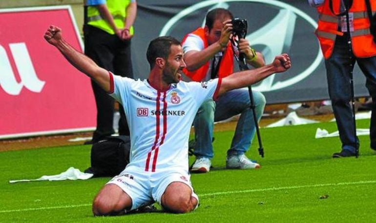 Colinas celebra el tanto que certificó el ascenso de la Cultural a Segunda.