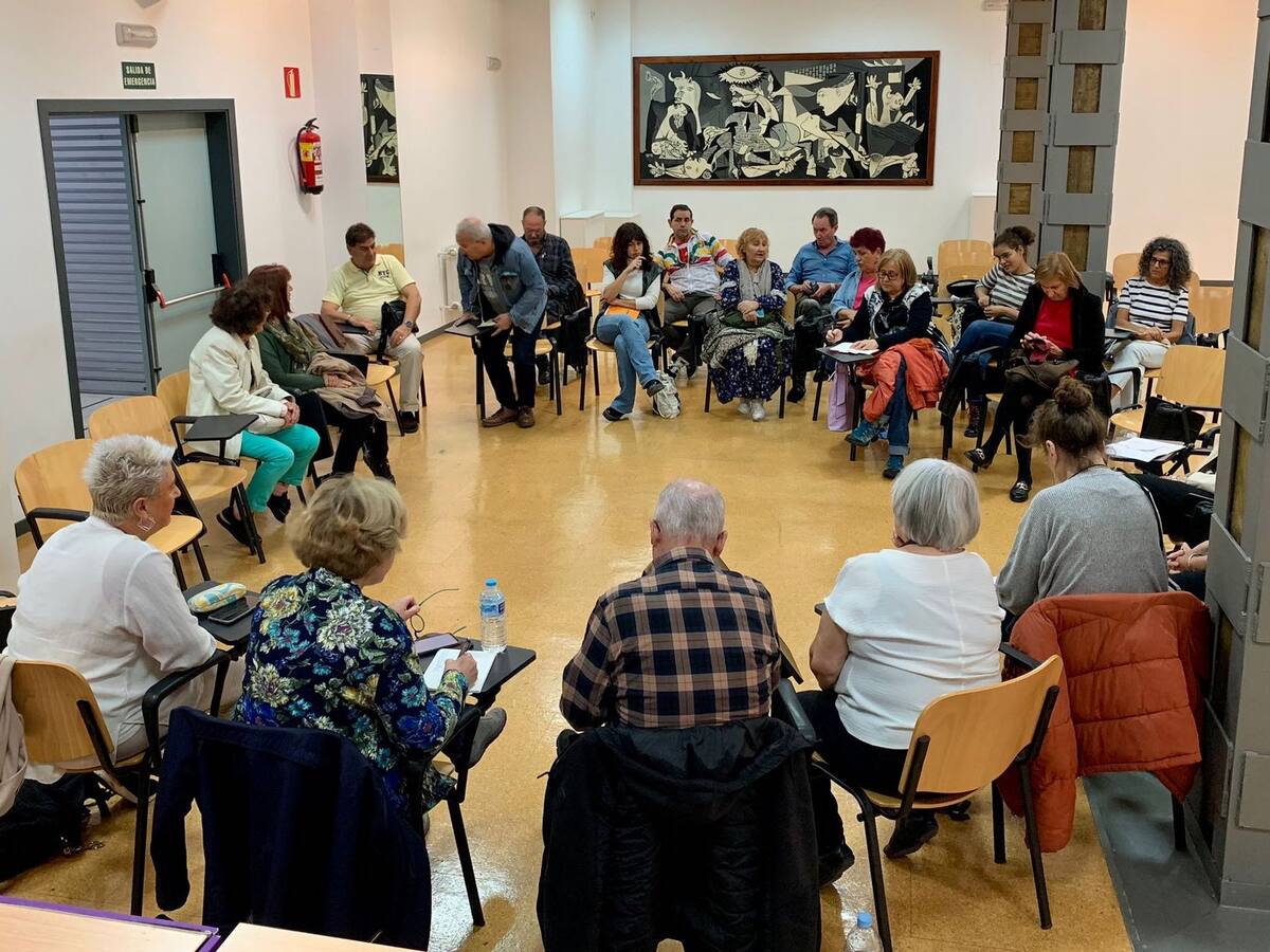 Convocada este lunes ante el Parlamento una concentración en defensa de la Ley de Memoria