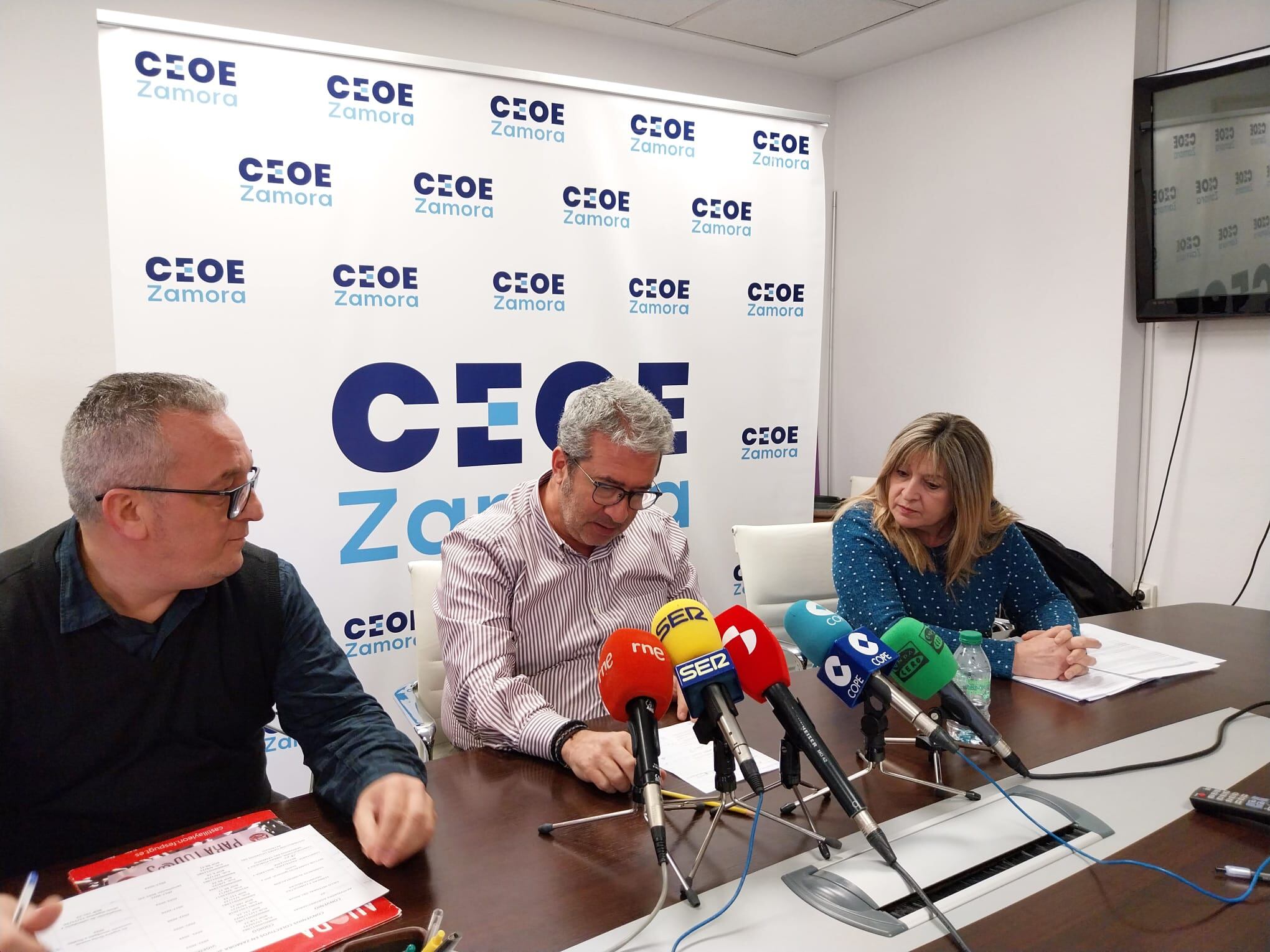 Los responsables de CCOO, UGT y CEOE, tras acordar el calendario de negociación