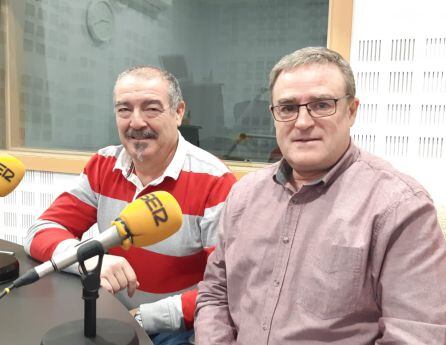 El agente Antonio Valero y el oficial Juan Carlos Roldán, de la Policía Local de Parla.