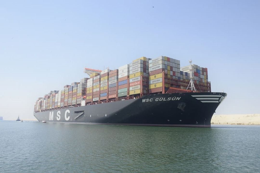 El MSC Gulsun, a su paso por el Canal de Suez.