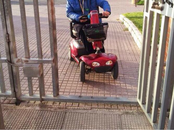 Acceso a los campos deportivos de Lakua-Sansomendi