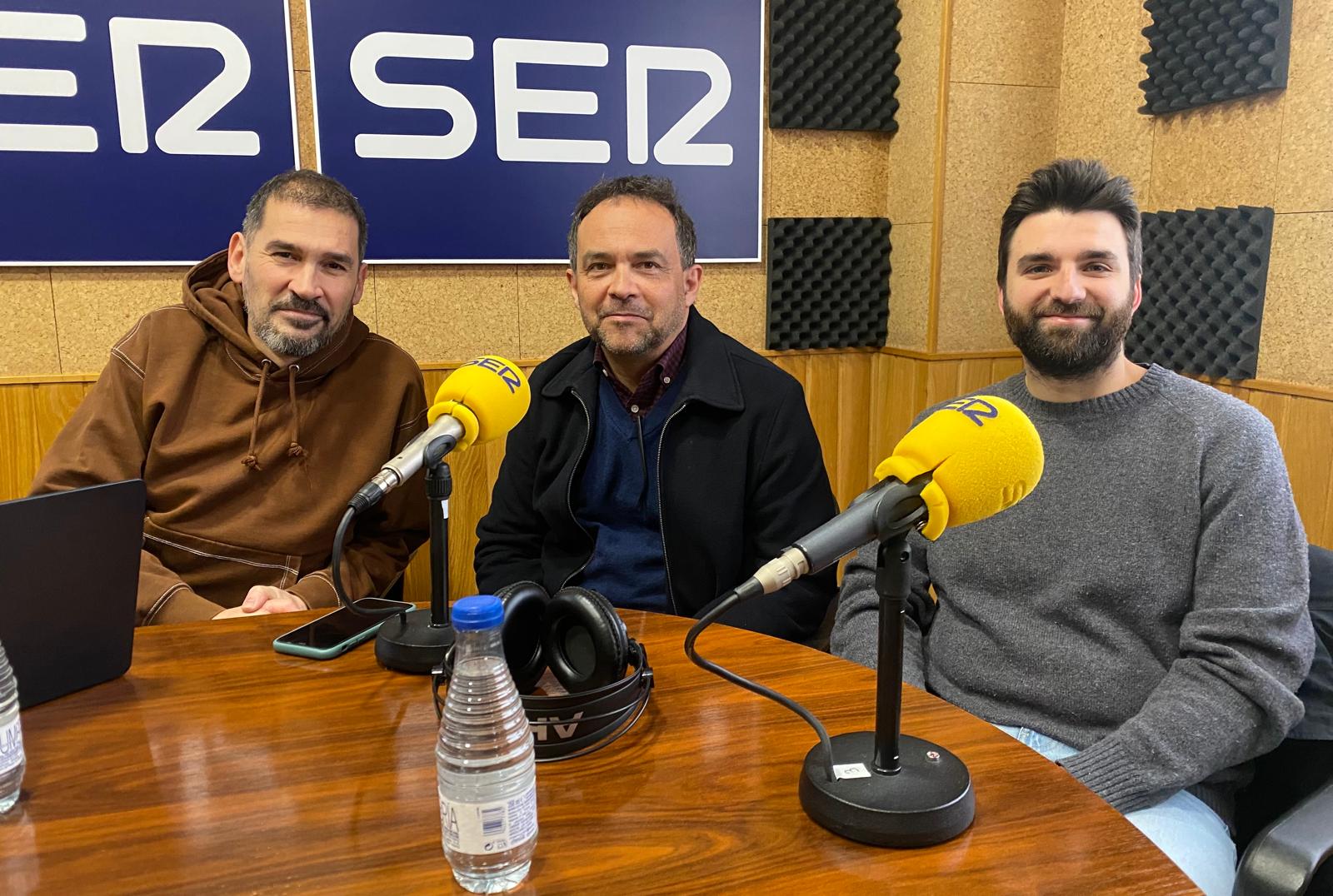 Raúl Martínez, musicólogo y profesor de música, colaborador de Hoy por Hoy Cuenca; Andoni Sierra, director artístico de la SMR, y Jesús Merino, director del grupo de cámara Il Fervore.