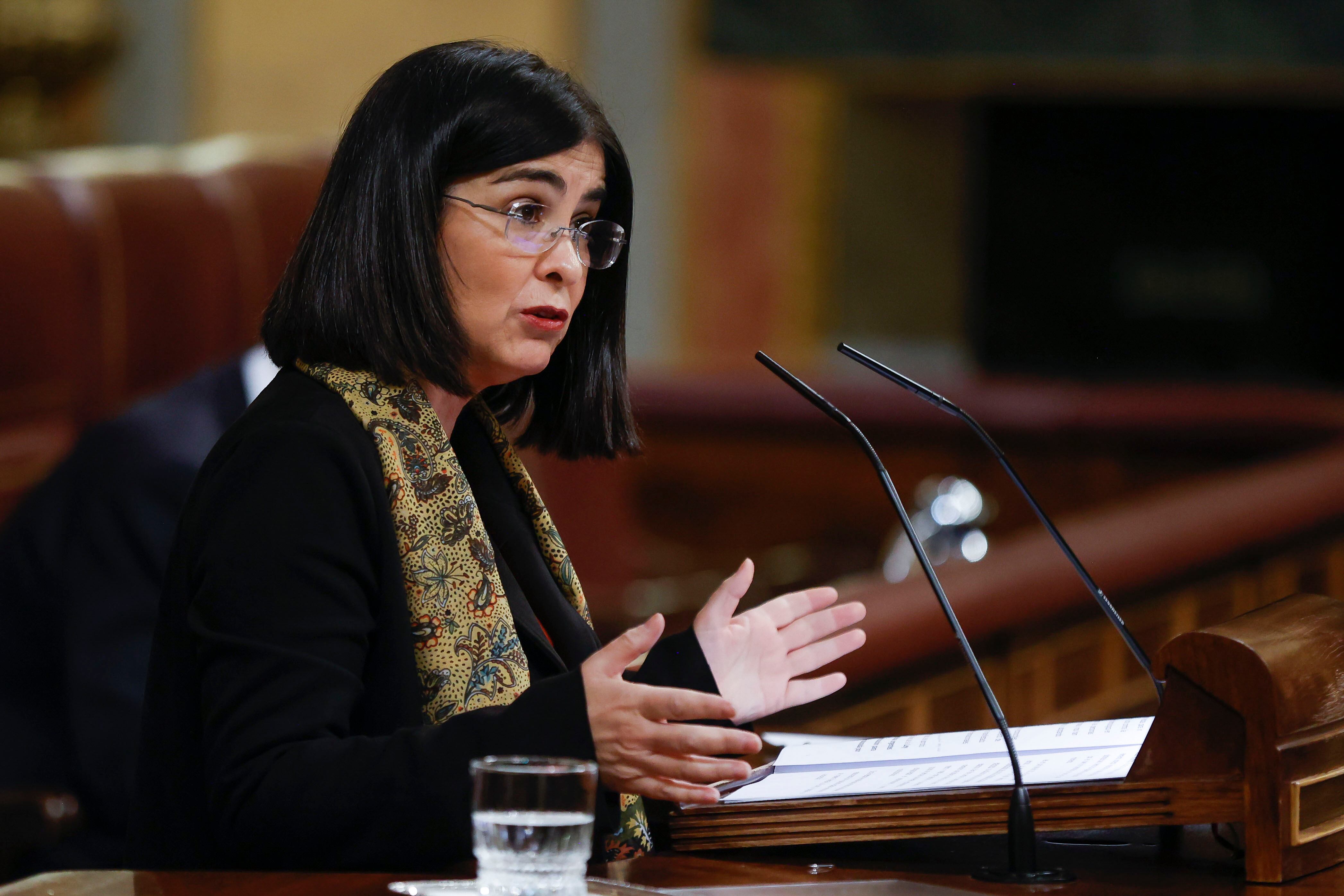 La ministra de Sanidad, Carolina Darias, interviene en el pleno del Congreso de los Diputados, este miércoles.