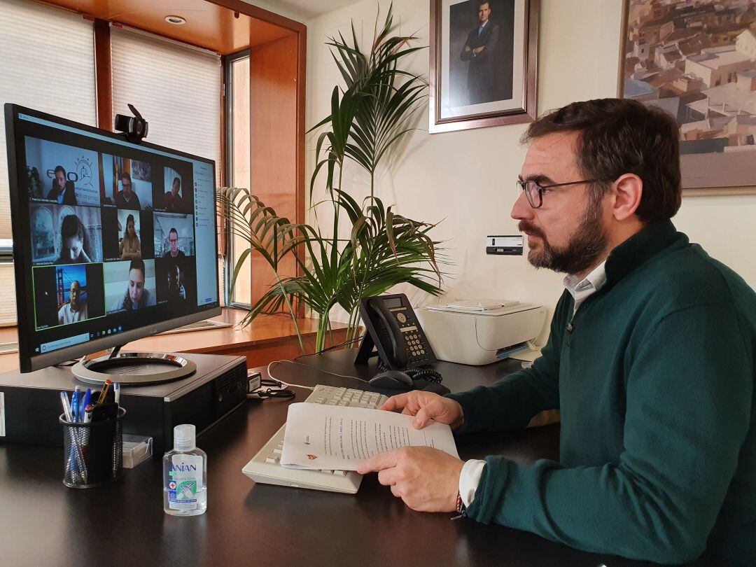 Video conferencia del alcalde Diego José Mateos con las diferentes organizaciones empresariales del municipio