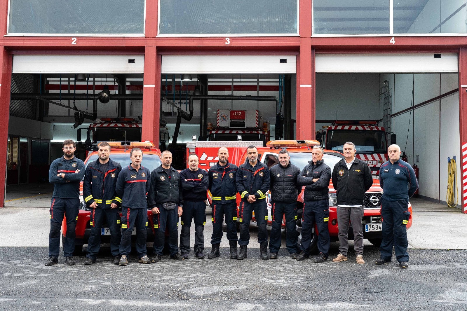 Una dotación de bomberos del Consorcio Provincial de A Coruña parte hacia Valencia