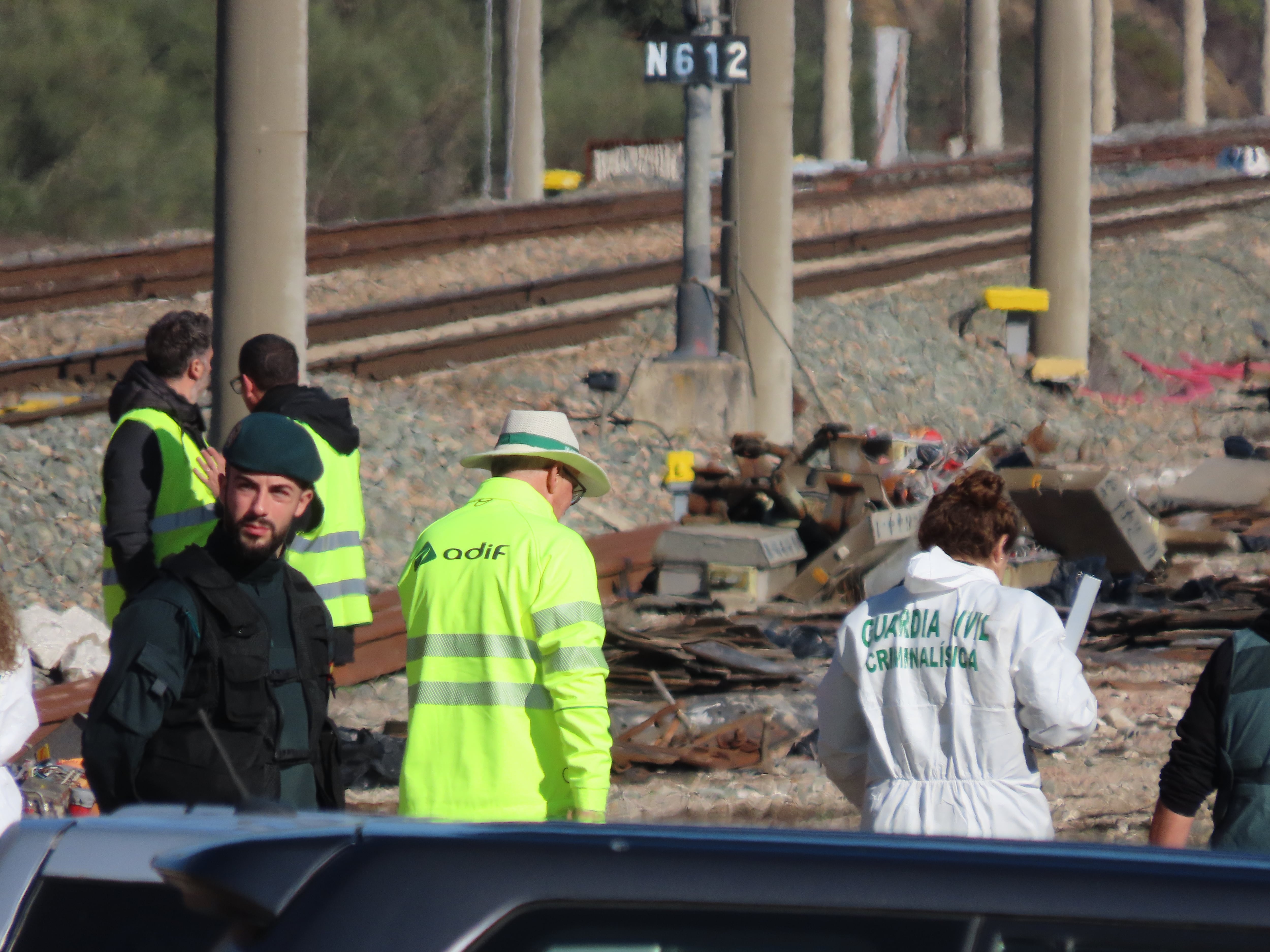 Agentes de la Guardia Civil Criminalística en el accidente de trenes de Adamuz