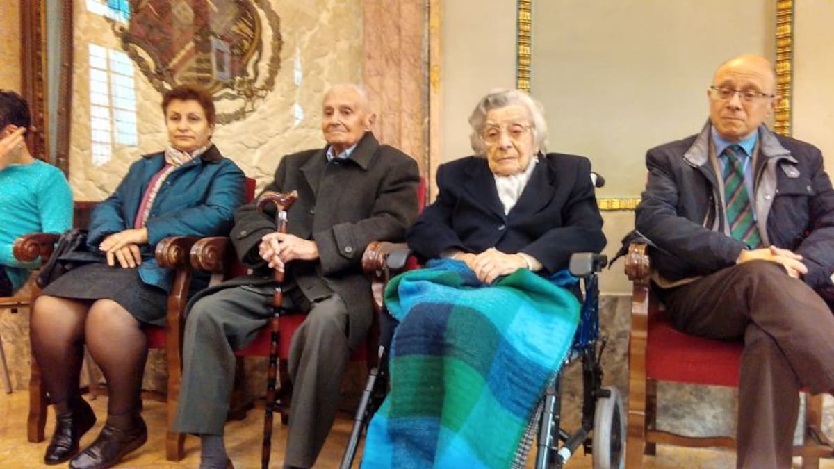 El pleno ha reconocido la labor de los Cuáqueros