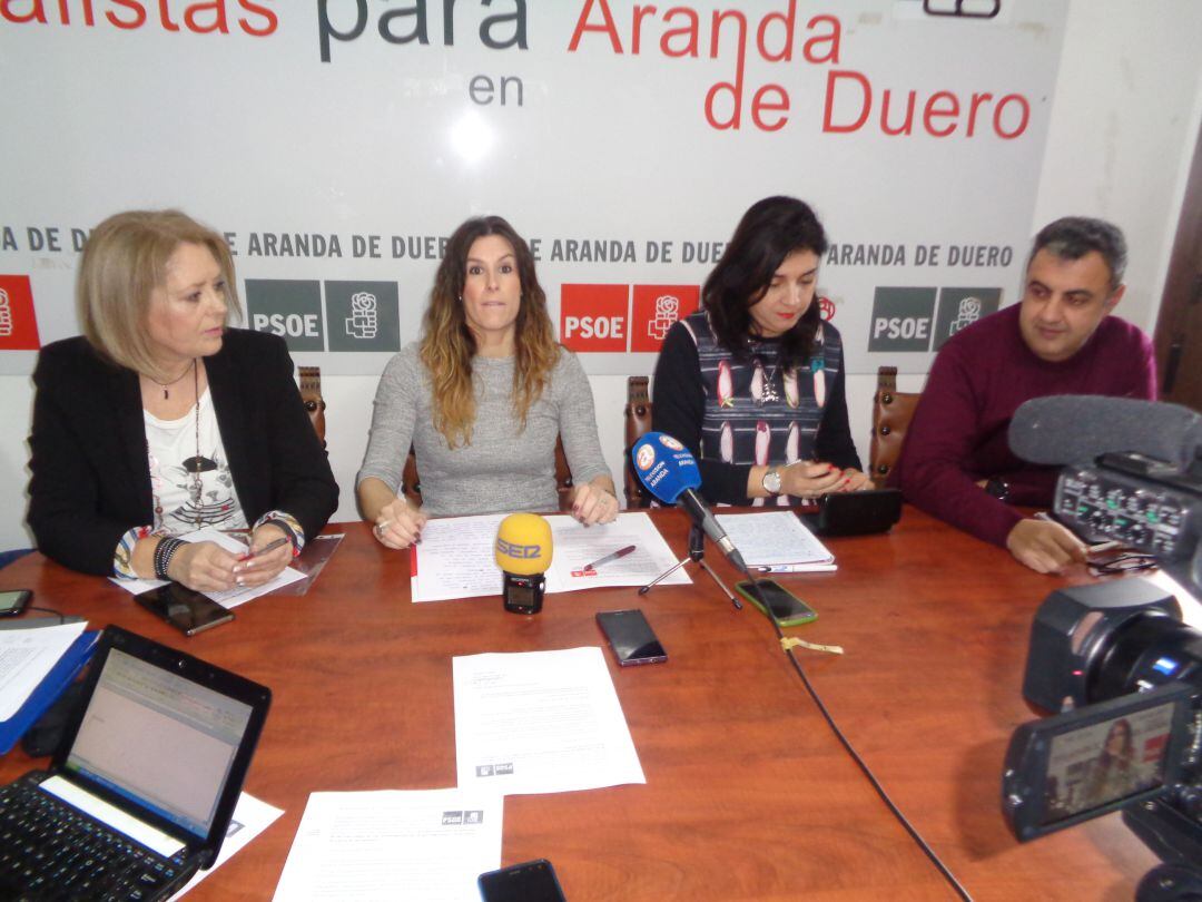 De izq a dcha, Amparo Simón, Laura Jorge, Mar Alcalde y Ángel Rocha, concejales socialistas