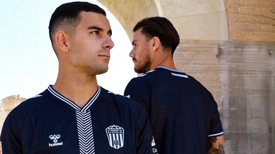 Jesús Clemente y Dario Dario Đumić junto con la tercera equipación de la temporada 2025/26