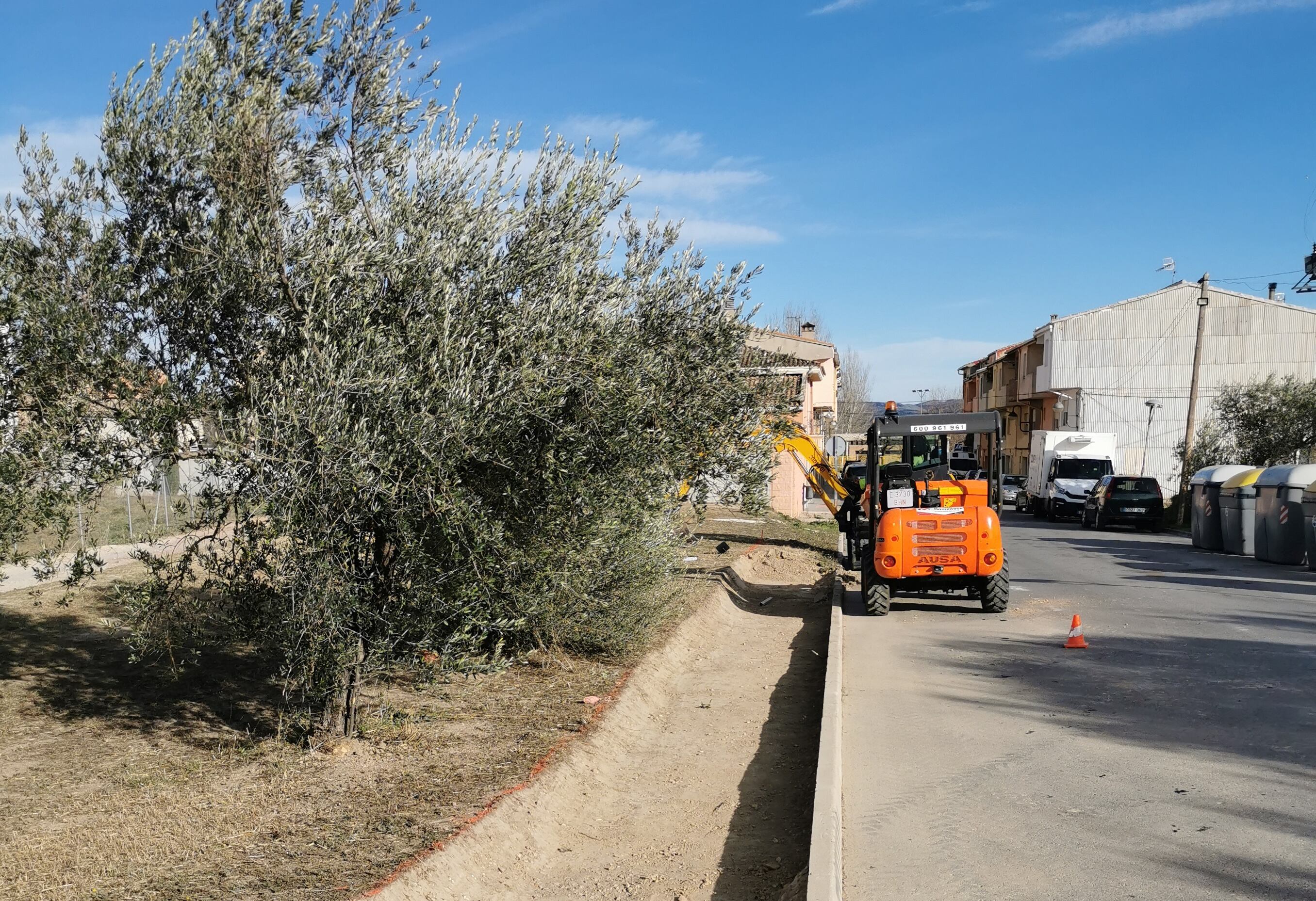 Muro ha iniciado las obras para construir aceras o mejora el pavimento en diferentes calles del municipio.