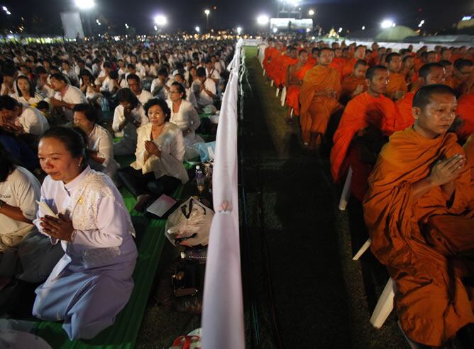 Monjes budistas celebran la llegada del nuevo año