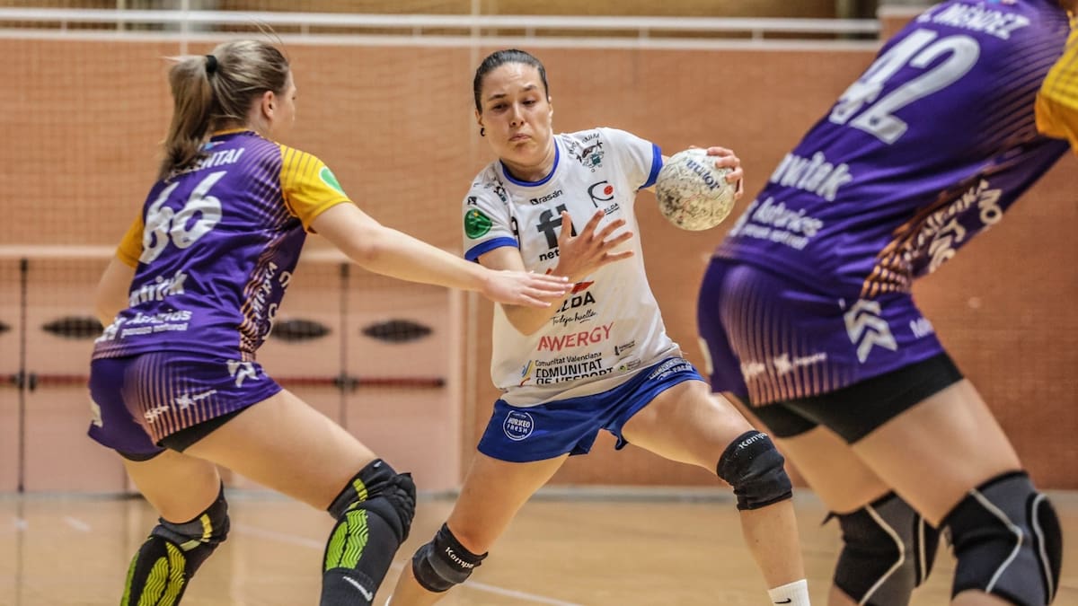 Graci Duque, jugadora del Elda Prestigio: "Soy consciente de que mi comportamiento hacia los árbitros no estuvo a la altura de los valores que representa el club".