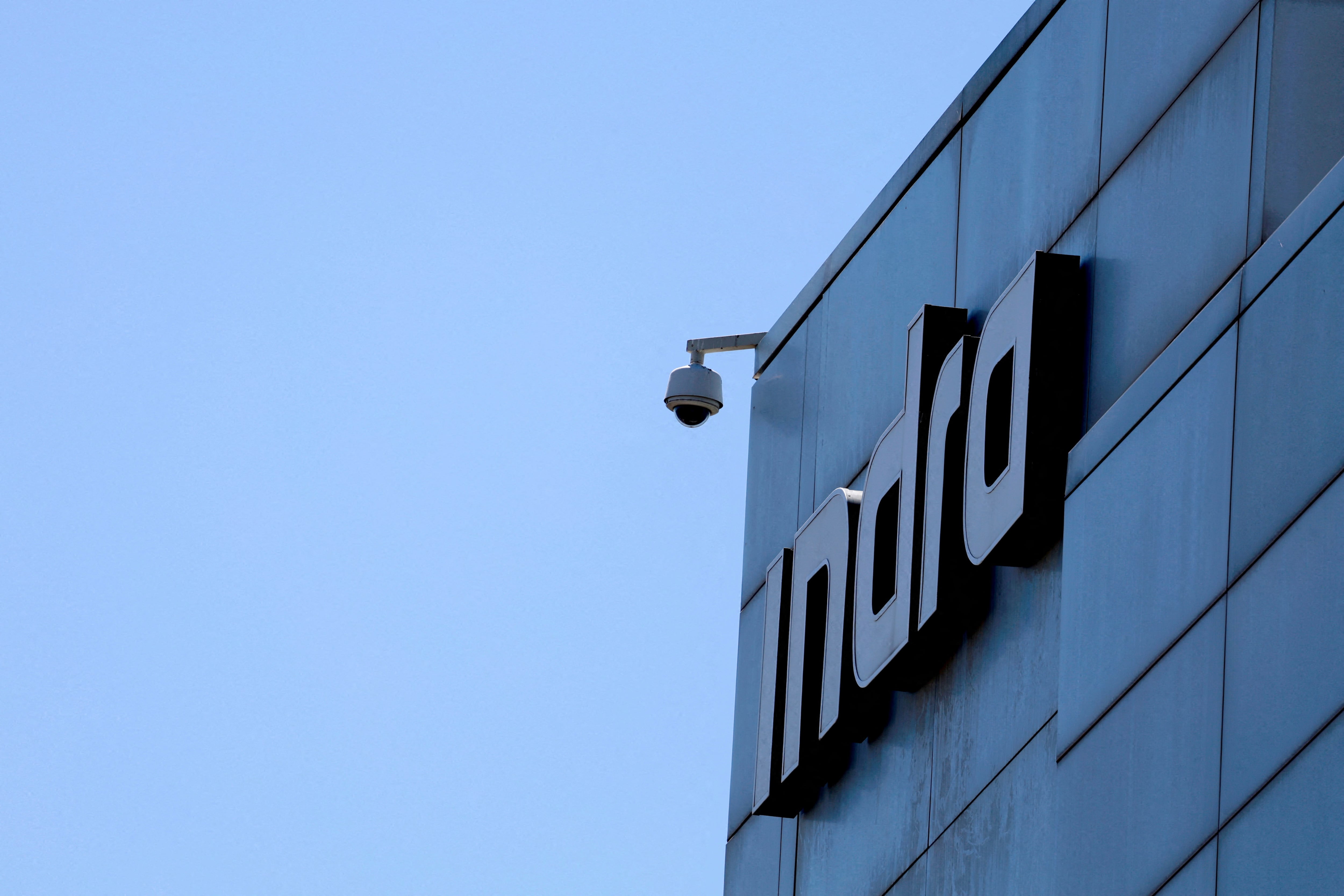Logo de Indra REUTERS/Susana Vera/File Photo
