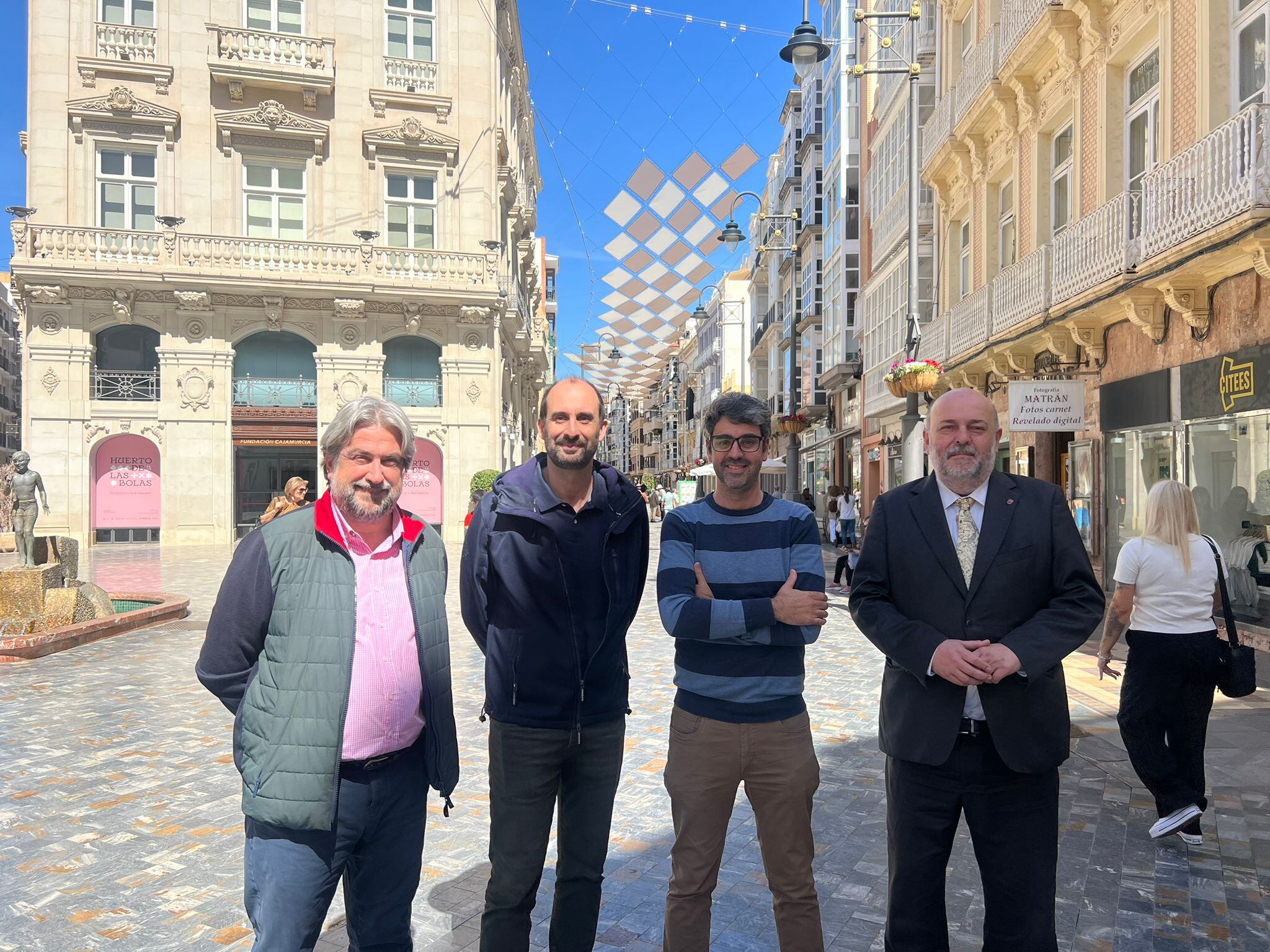 Un techo de teselas para hacer frente al calor en pleno centro de Cartagena