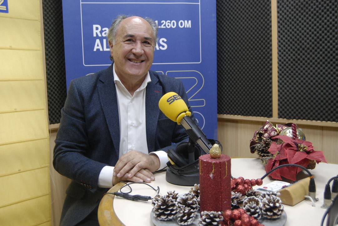 José Ignacio Landaluce en los estudios de Radio Algeciras