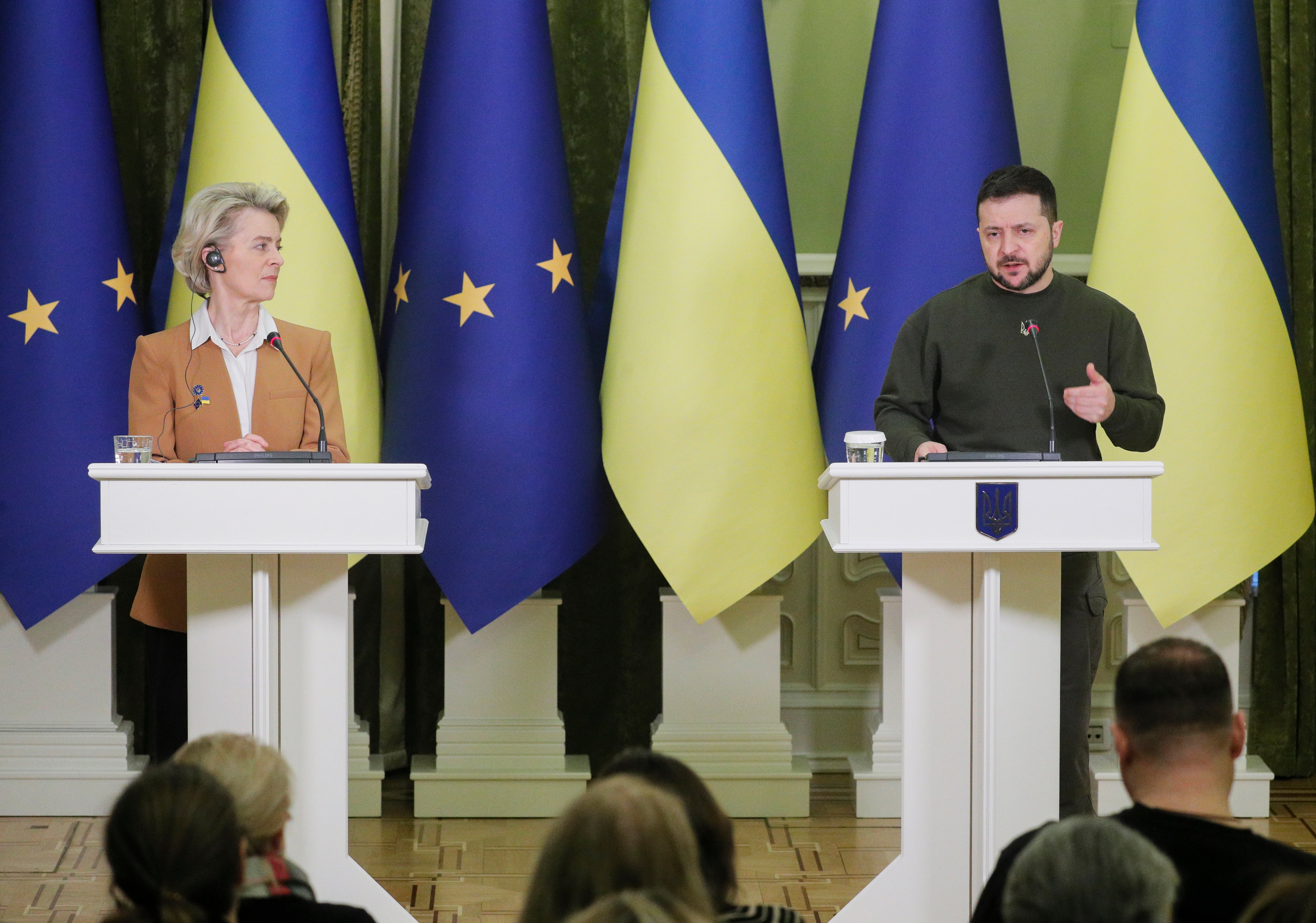 Imagen de archivo del presidente ucraniano, Volodimir Zelenski, y la presidenta de la Comisión Europea, Ursula von der Leyen