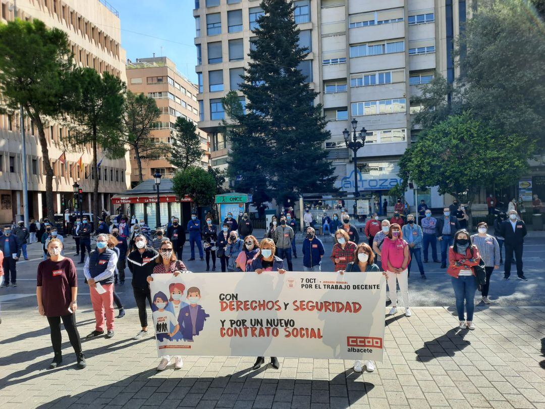 Manifestación convocada por CCOO esta mañana en la Plaza del Altozano en Albacete para reivindicar un trabajo decente