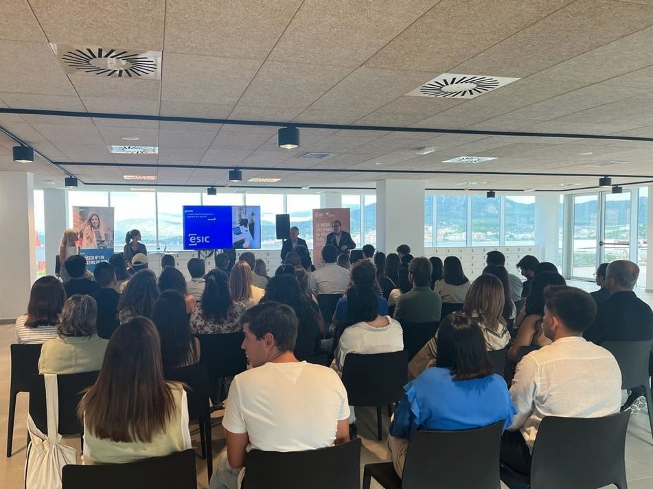 La nueva sede de Aitex acogió la presentación de los tres másteres que impartirá ESIC en Alcoy a partir de octubre.