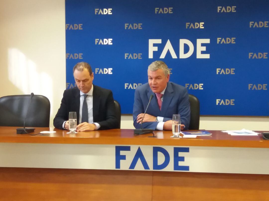 El Presidente de FADE, Belarmino Feito, comparece ante los medios en compañía del Director General, Alberto González