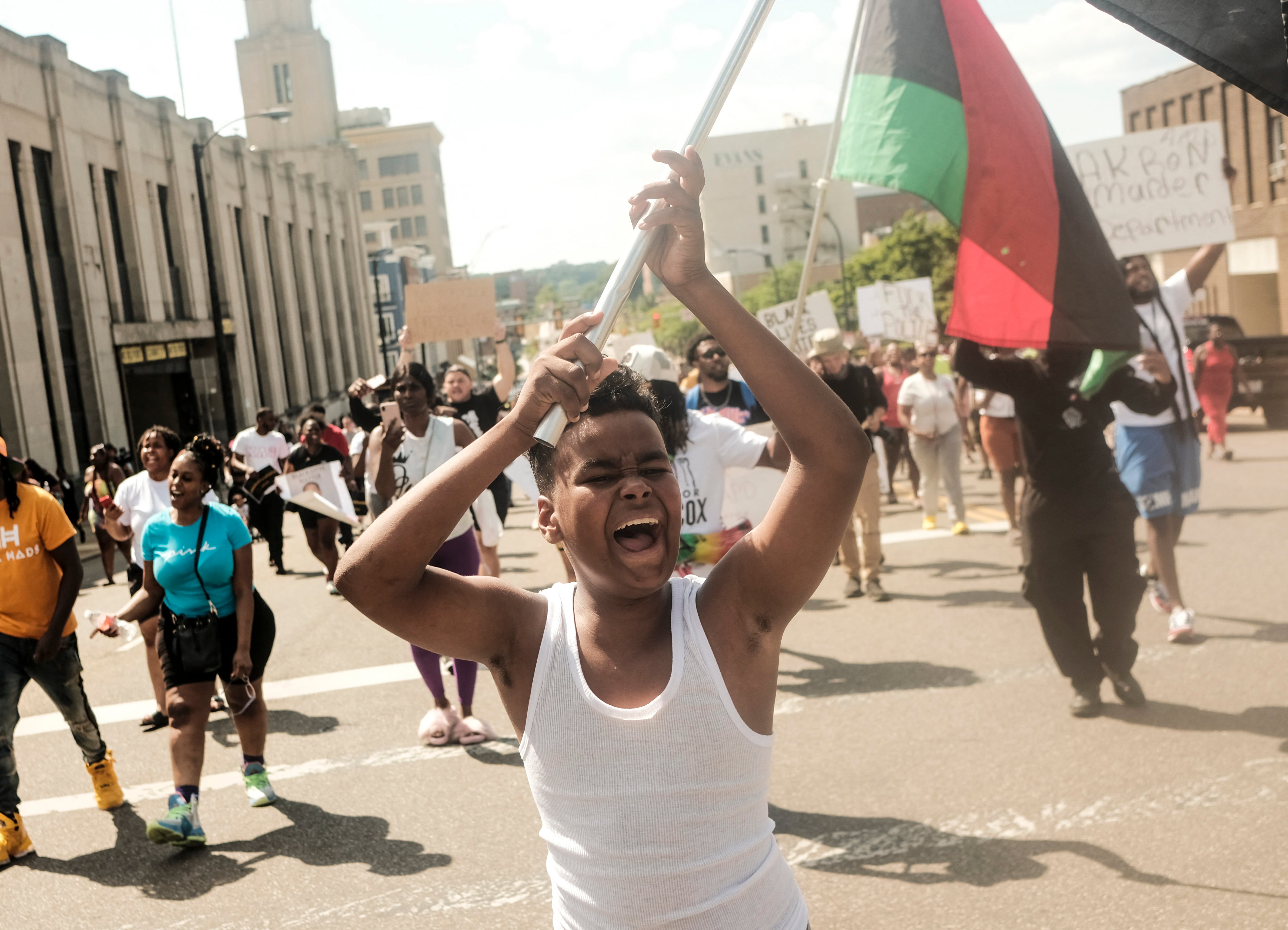  Protestas en la ciudad de Akron por el último asesinato.