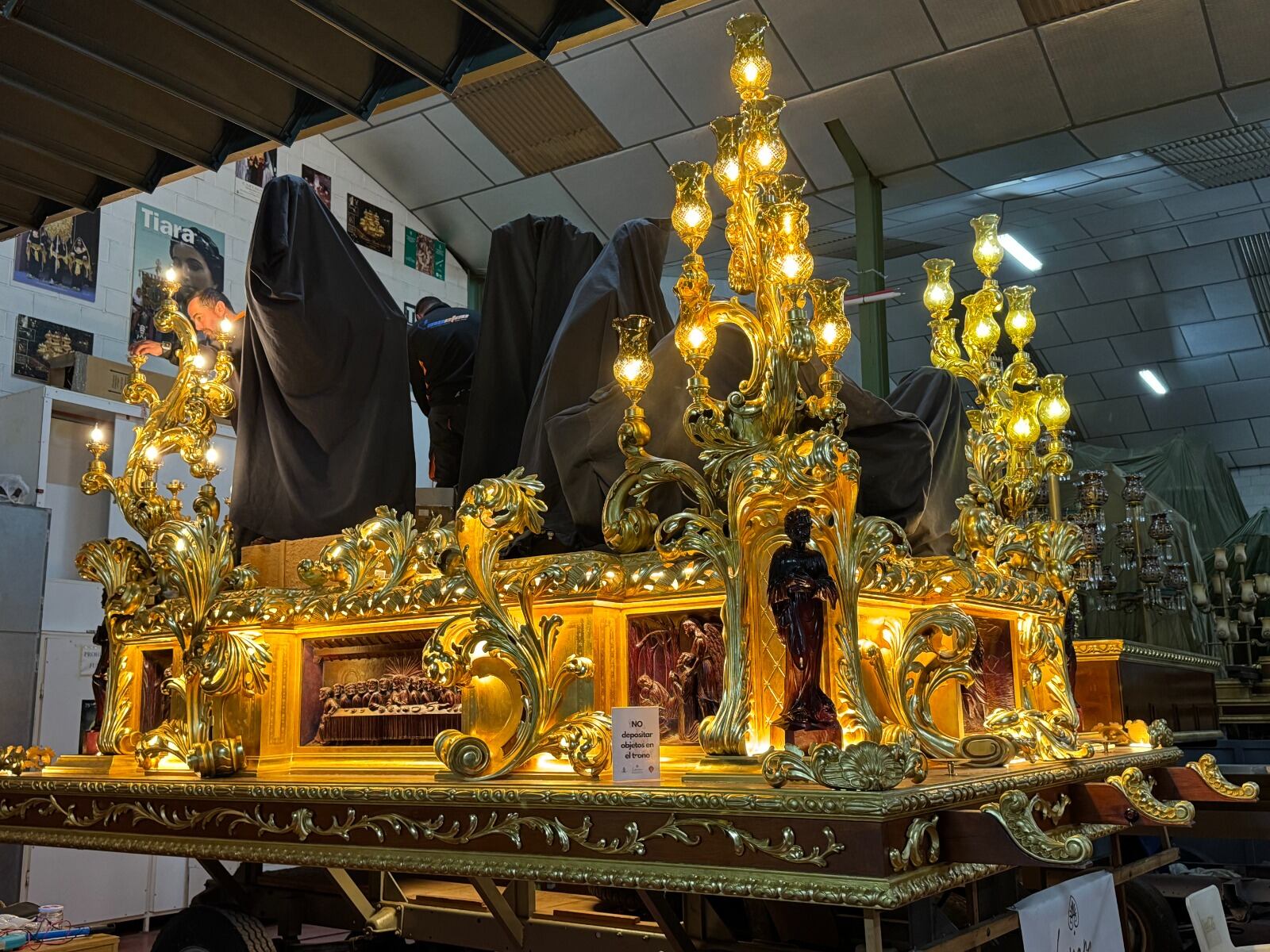 La Coronación de Espinas concluye los trabajos de restauración de su trono procesional.