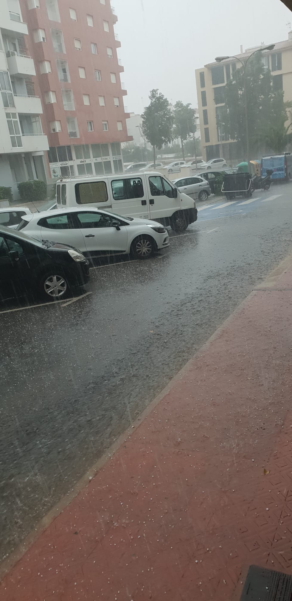 En Menorca, tras un verano muy seco, cae todo el agua de golpe