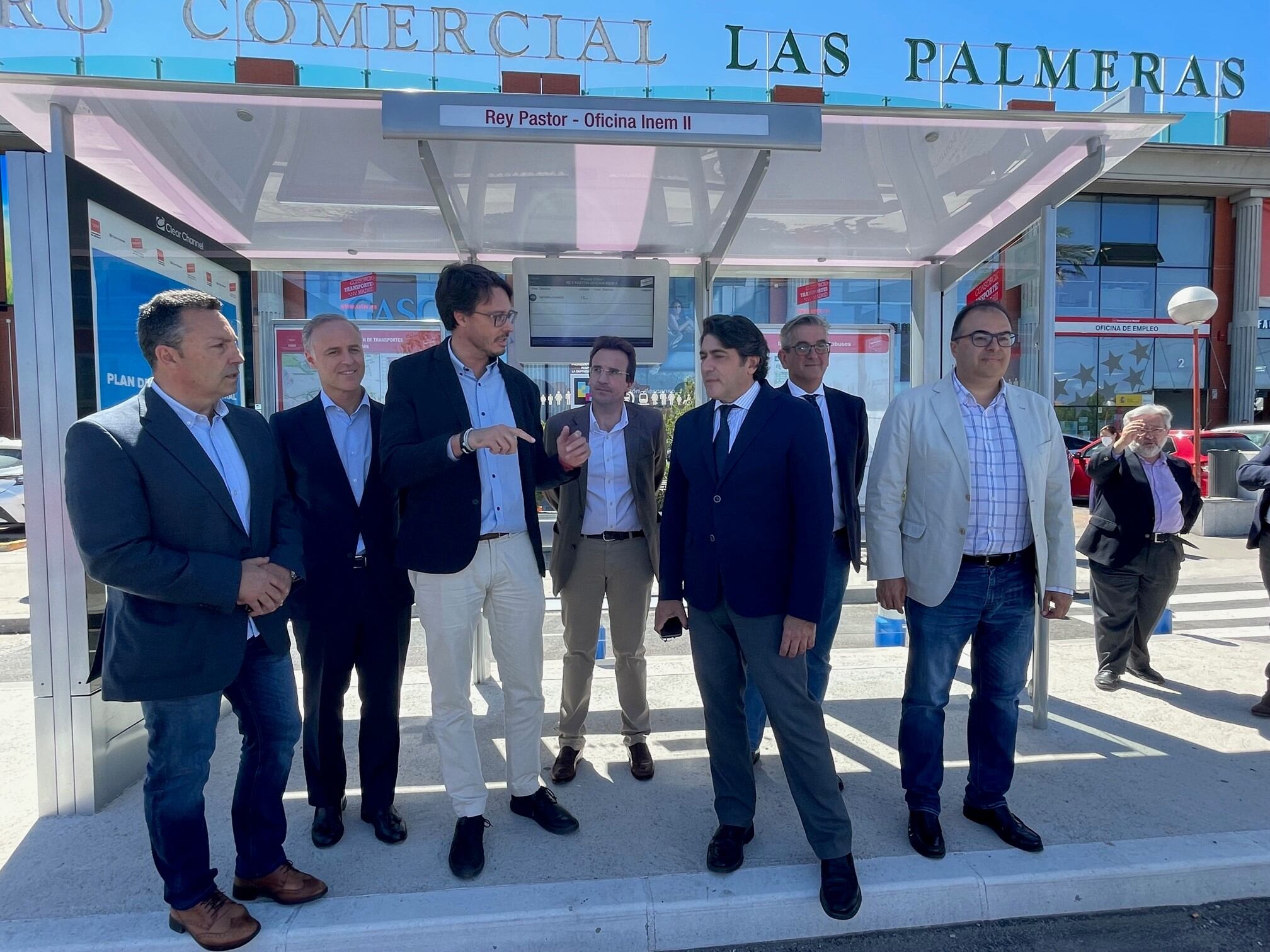 El consejero de Transportes, David Pérez, junto al Gobierno local y el PP de Leganés