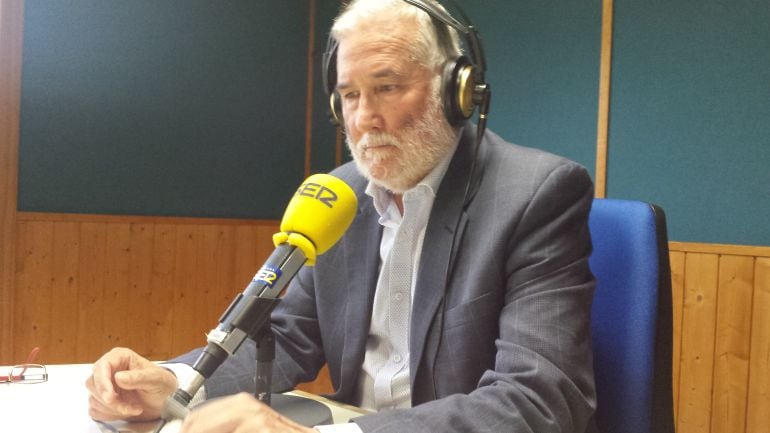 El consejero de educación, Ramón Ruiz, durante su intervención.