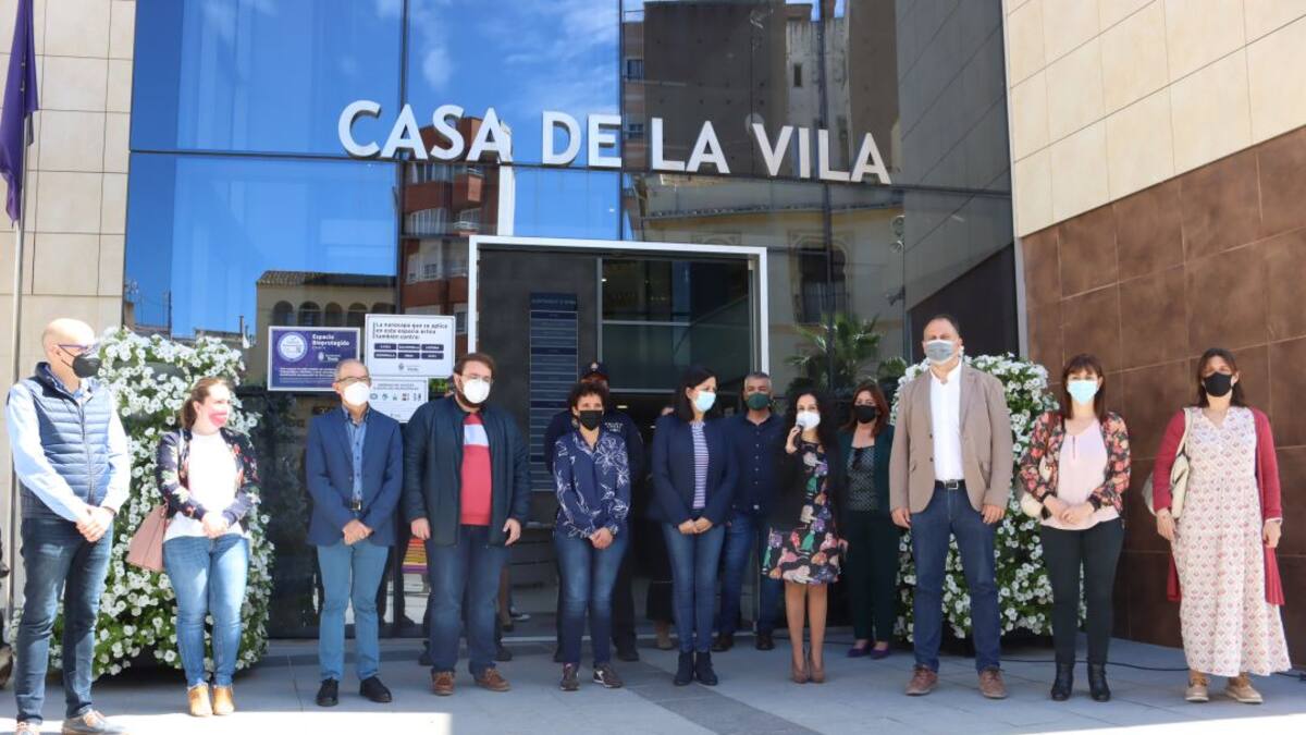 Onda realiza un minuto de silencio por el presunto asesinato de un hombre a su madre y su posterior suicidio