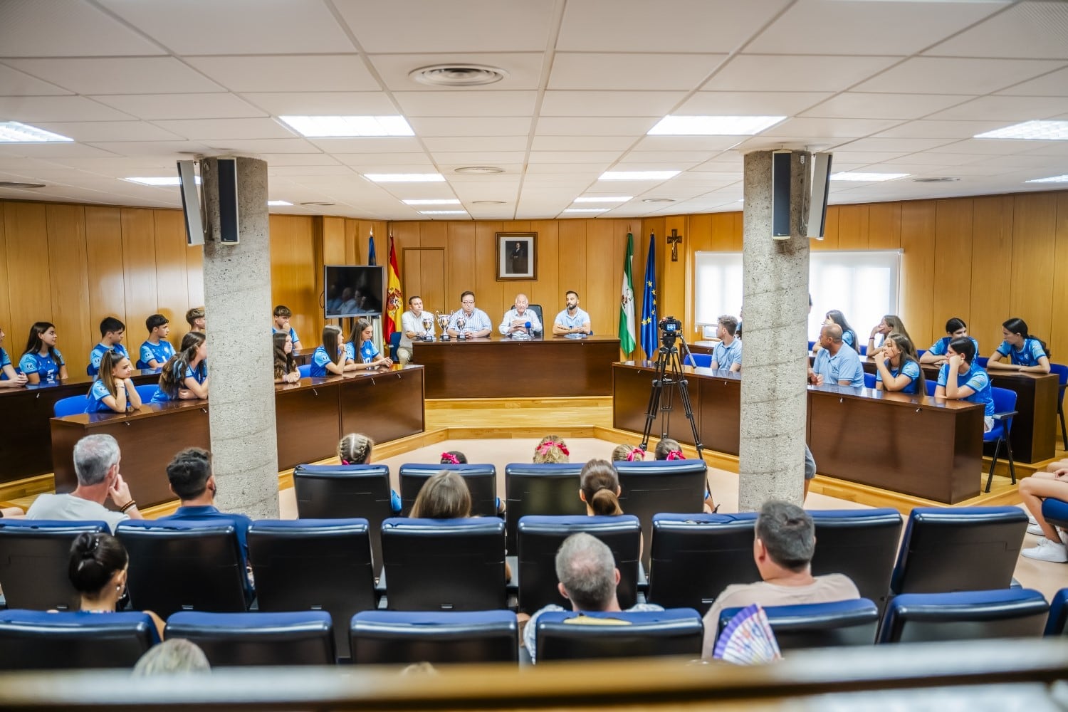 Los equipos del Al-Bayyana en el Ayuntamiento de Roquetas.